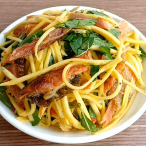 Gỏi xoài khô sặc / khô cá lóc